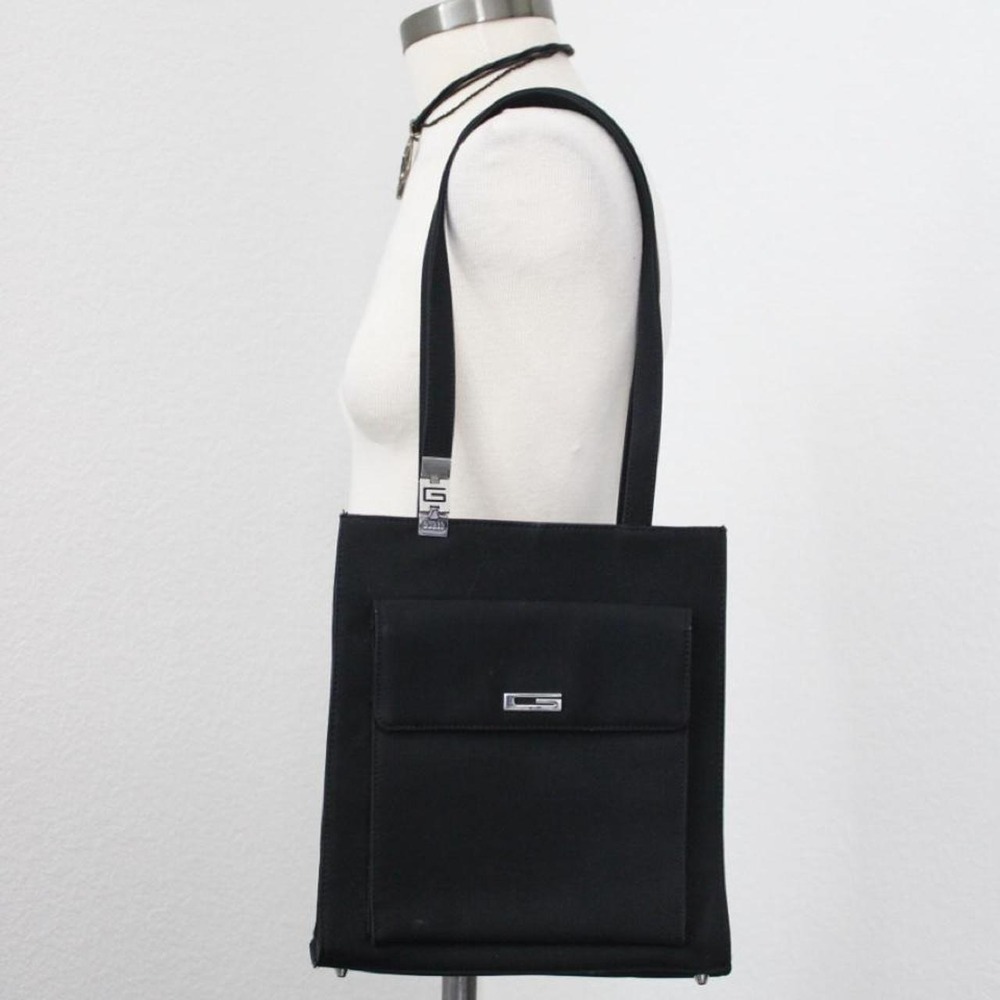 Vintage Guess black nylon shoulder bag with silver hardware